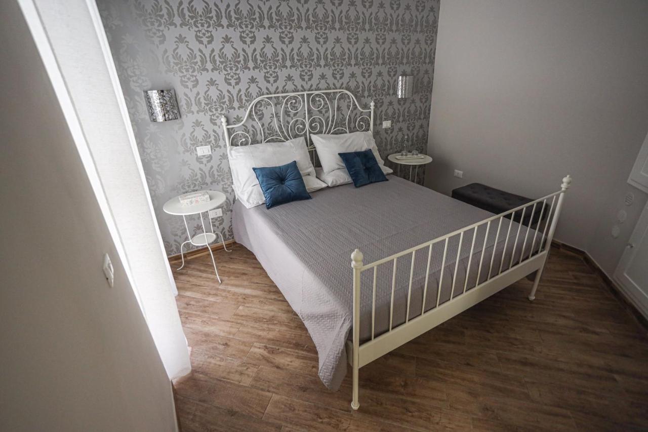 B&B La Fenice Suite Salerno Buitenkant foto