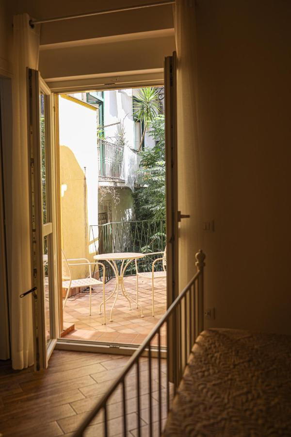 B&B La Fenice Suite Salerno Buitenkant foto